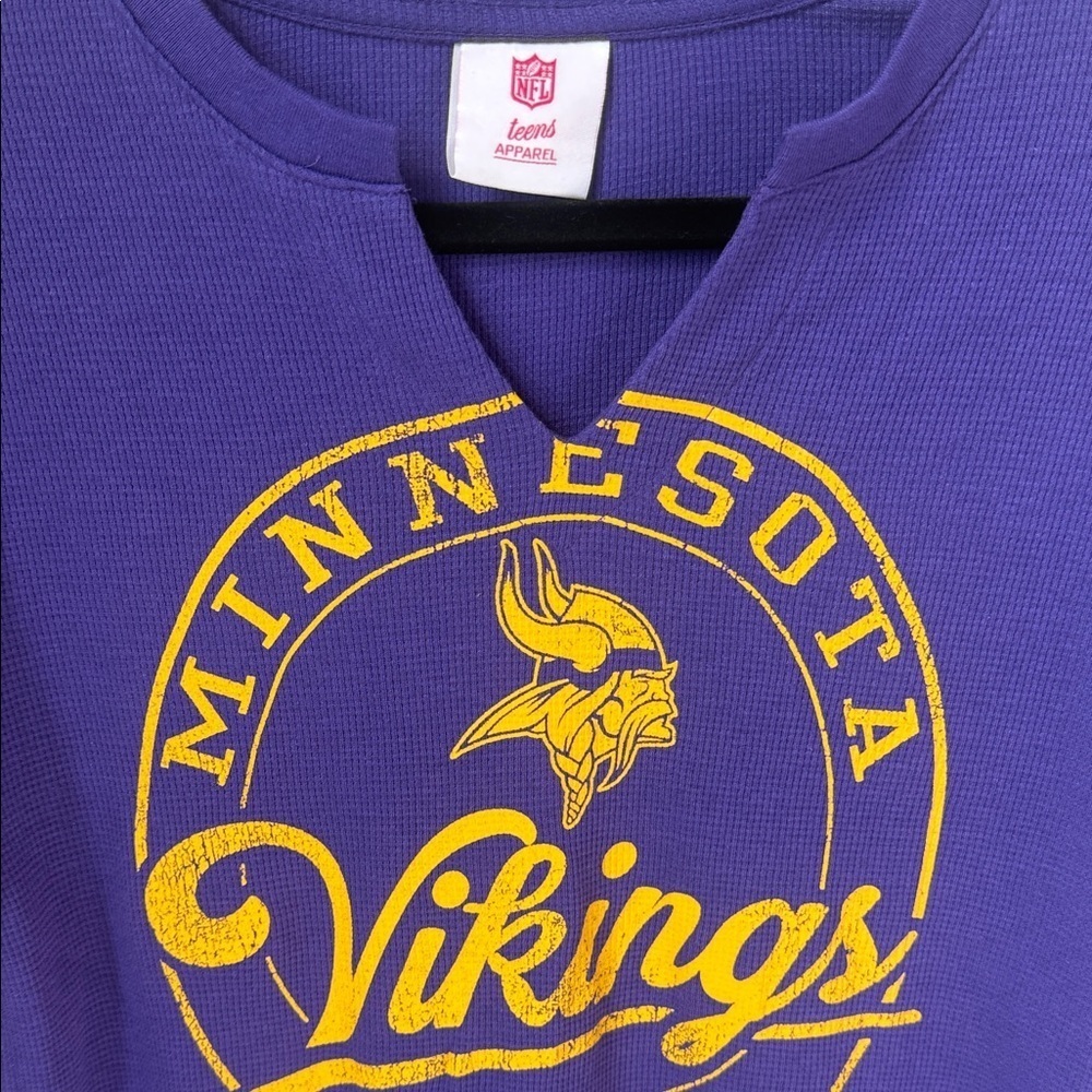 BNWT NFL Minnesota Vikings Purple and Gold Tee - Picture 2 of 4